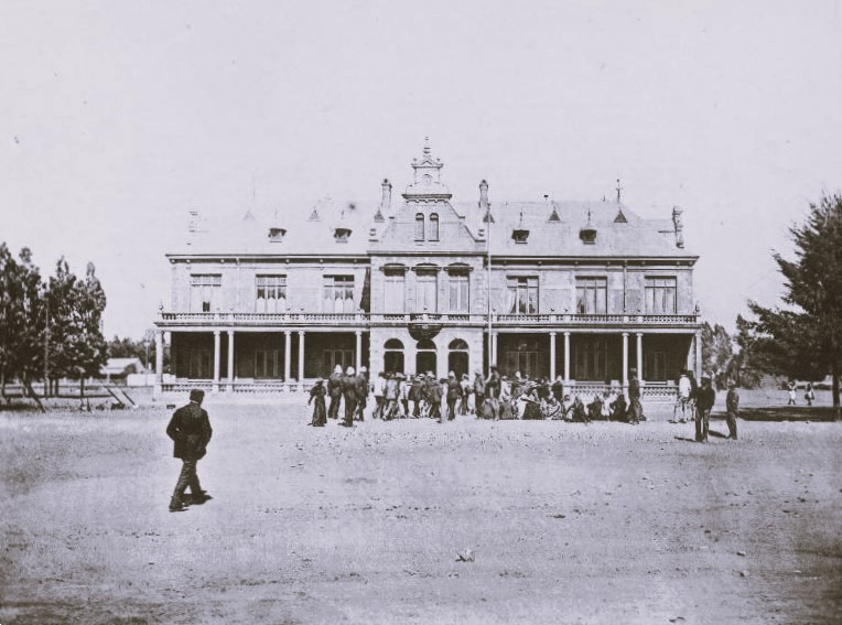 Nongqai magazine photo of Johannesburg law courts circa 1899